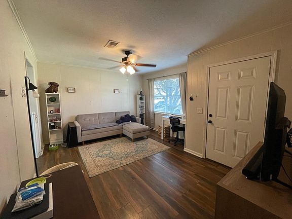 3rd image of 410 Hancock Cir
