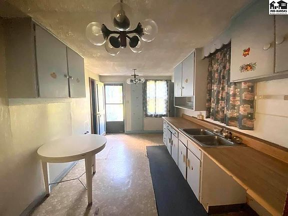 5th image of 719 E 8th Ave