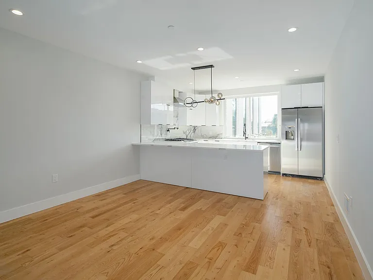 2460 Dickinson St — Photo 36