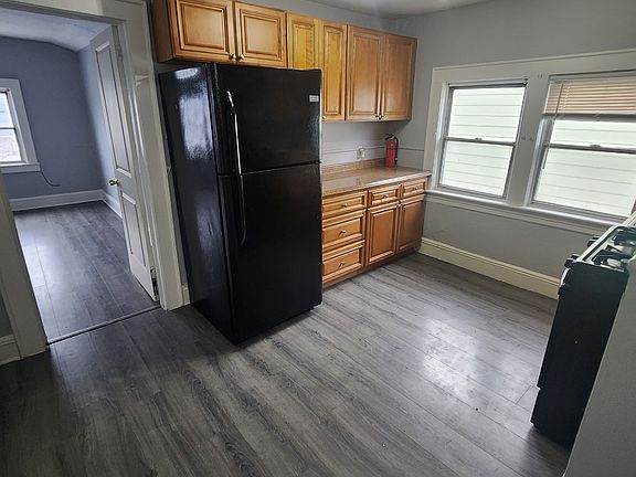 3rd image of 1112 Drake Ave #2