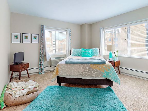 3rd image of 4821 Roanoke Pkwy #204