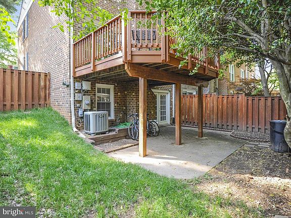 3rd image of 6917 Lafayette Park Dr