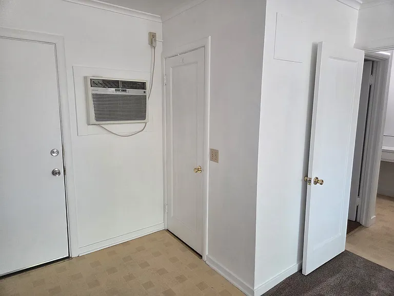 1017 F St #6 — Photo 10