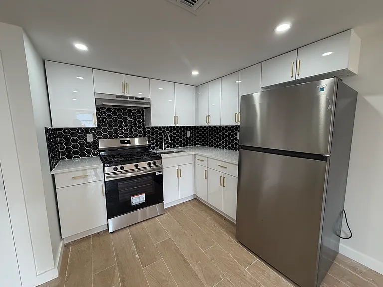 181 Woodside Ave #BASEMENT — Photo 6