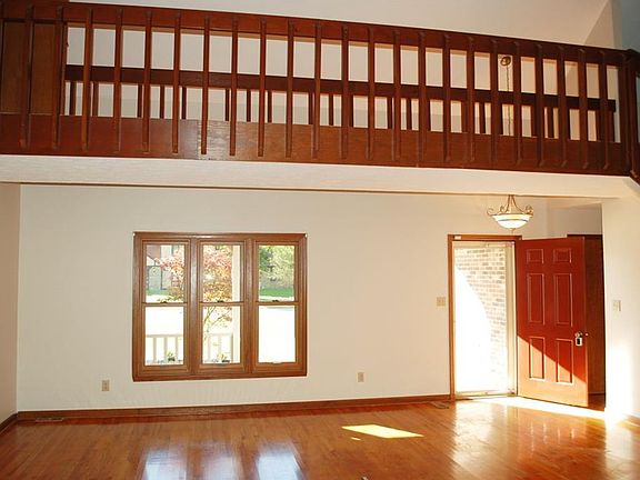 4th image of 2033 Valley Brook Dr