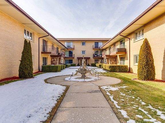 2nd image of 6132 S Kensington Ave #109