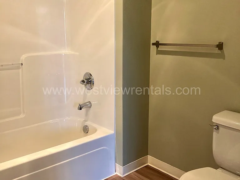 200 E Maple St — Photo 460