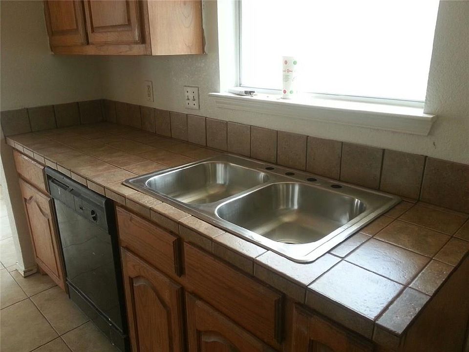 1st image of 555 N Bryant Ave