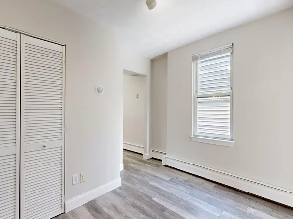 259 Border St #3, Boston, MA 02128