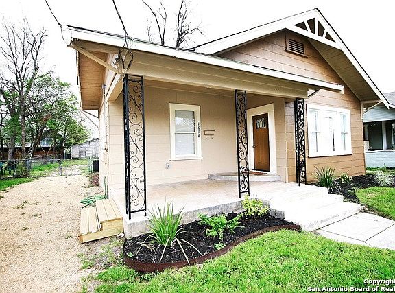 3rd image of 1614 W Craig Pl
