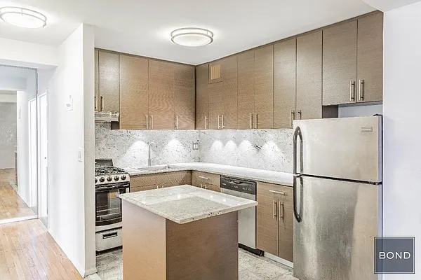 Rented by Bond New York | media 25