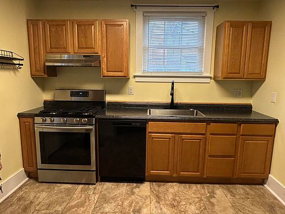 5th image of 1066 Court St