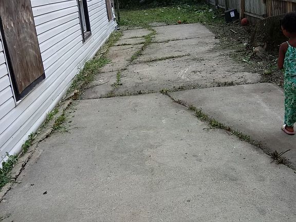 4th image of 543 E 92nd St
