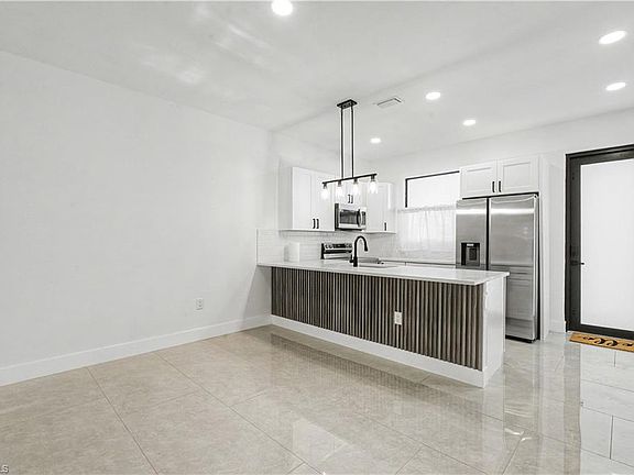 4th image of 873 Eisenhower BLVD