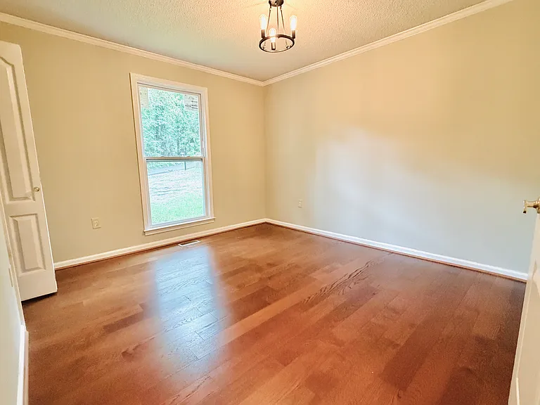 7905 Castleton Ln — Photo 12