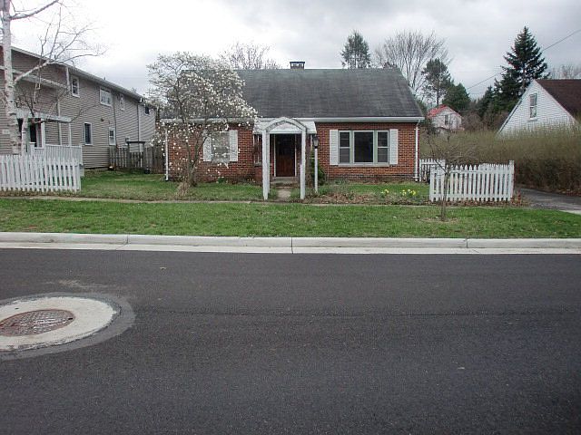 1st image of 723 W Charles St
