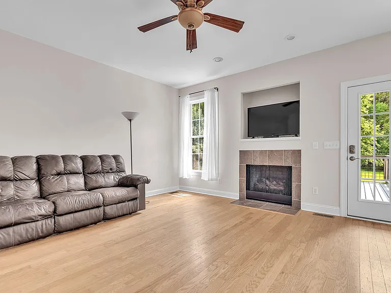 210 Raven Ridge Ct — Photo 5