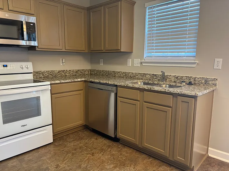 14104 Bernardy Ln — Photo 11