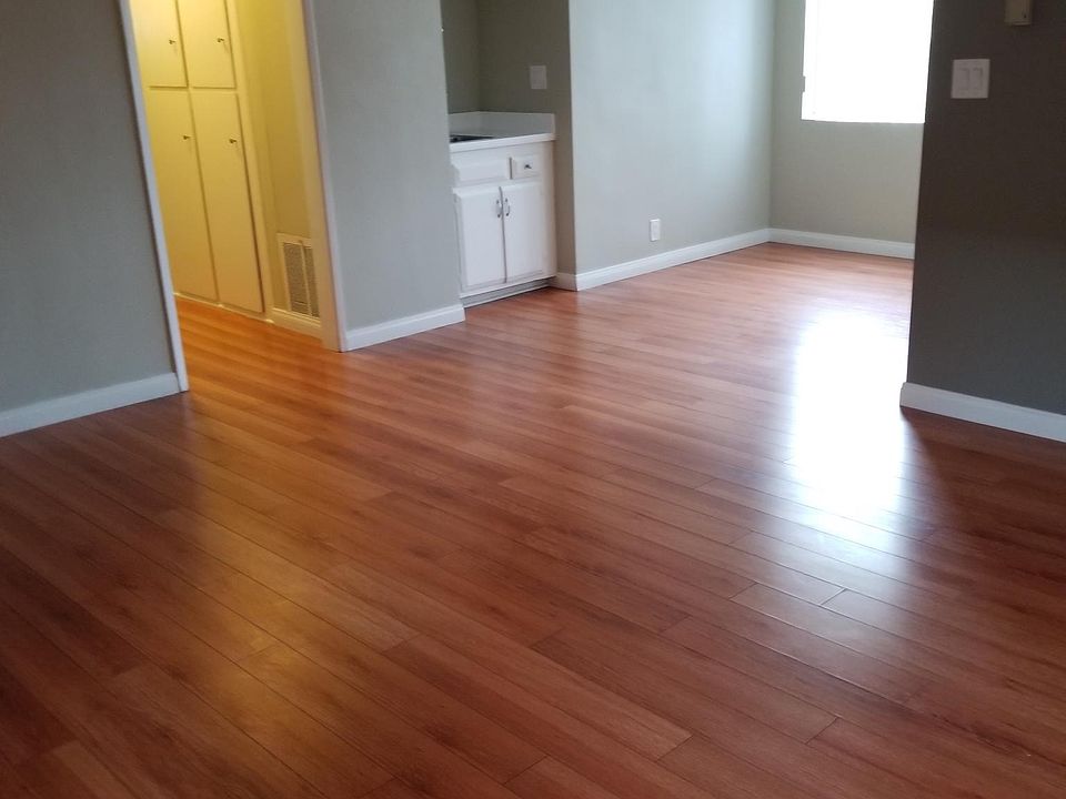 1st image of 14335 Burbank Blvd APT 9