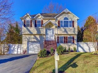 28 Clearfield Pl #0, Huntington, NY 11743