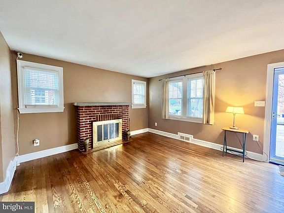 5th image of 1802 Chestnut St