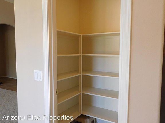 5th image of 1028 E Sheffield Ave