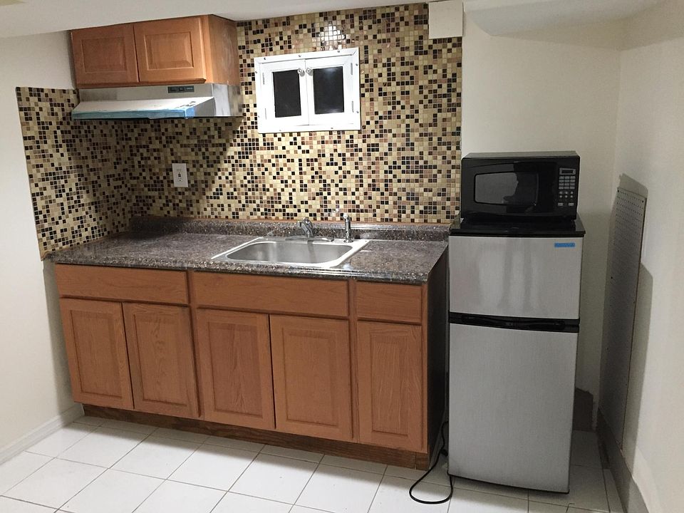 2nd image of 705 Summit Ave