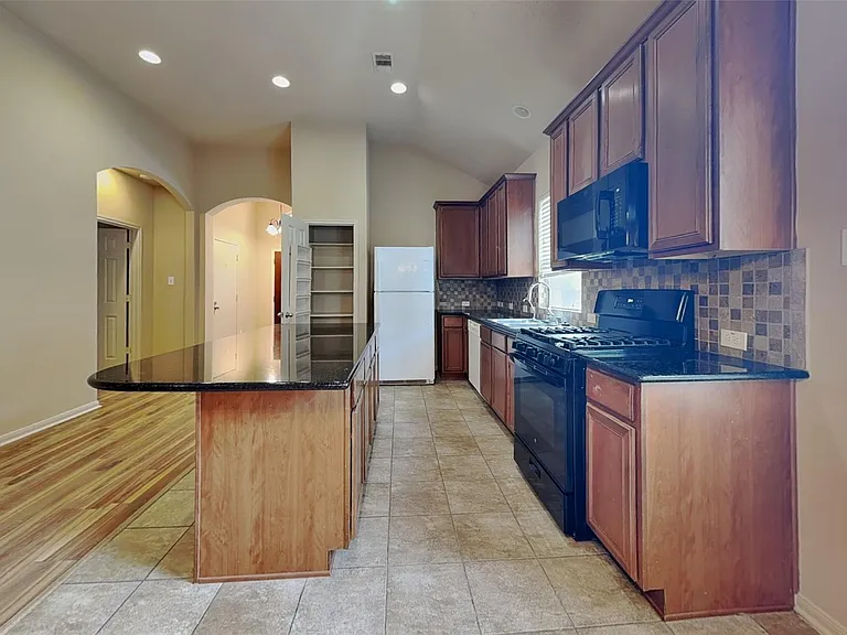 1411 Cameron Park Ln — Photo 6