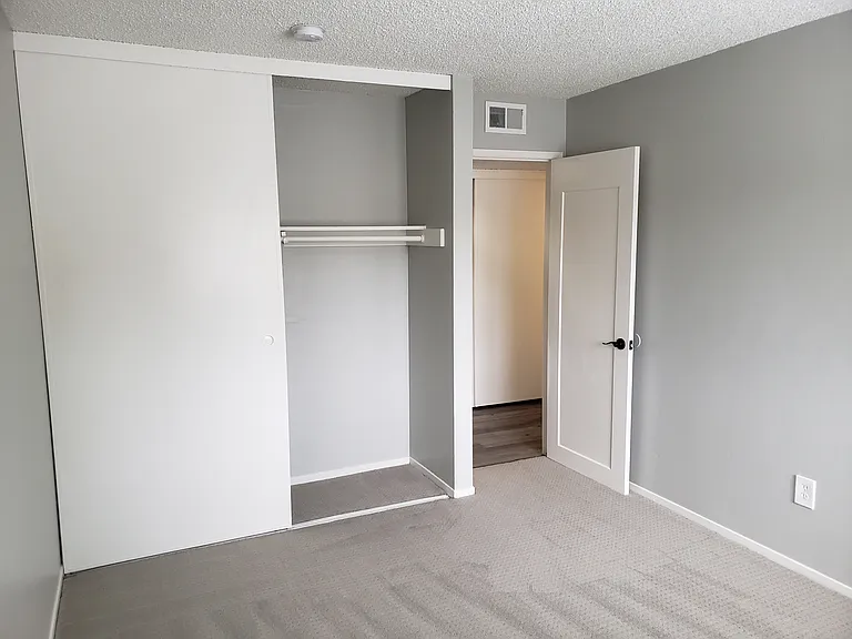The Huntington Apartments — Photo 8