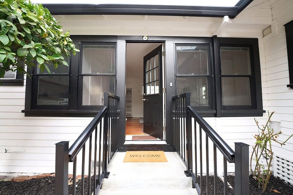 1st image of 307 N San Mateo Dr #309