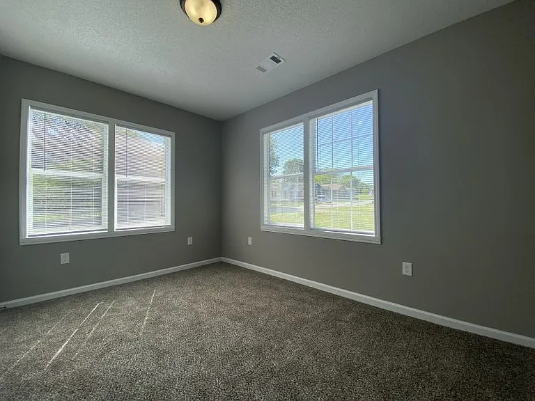 2304 Valmar St — Photo 2