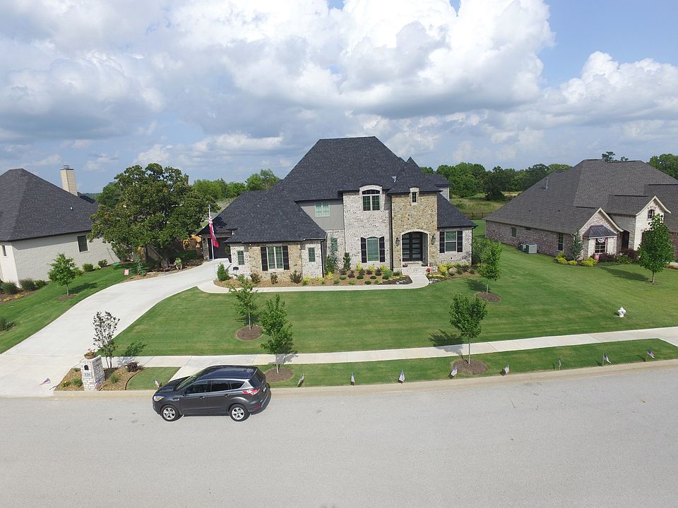 1st image of 326 N Limestone Dr