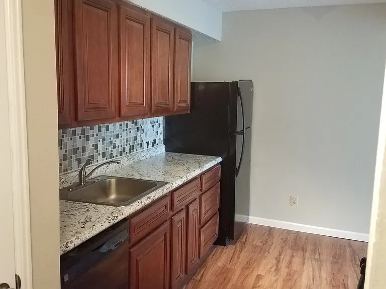 505 N Benton Ave — Photo 33