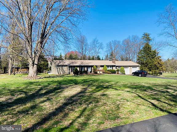 2nd image of 15600 Lansdowne Ln