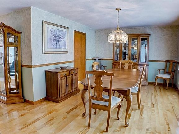3rd image of 762 Beechwood Dr