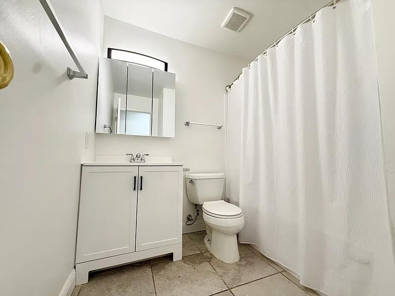 430 S Willie James Jones Ave — Photo 15