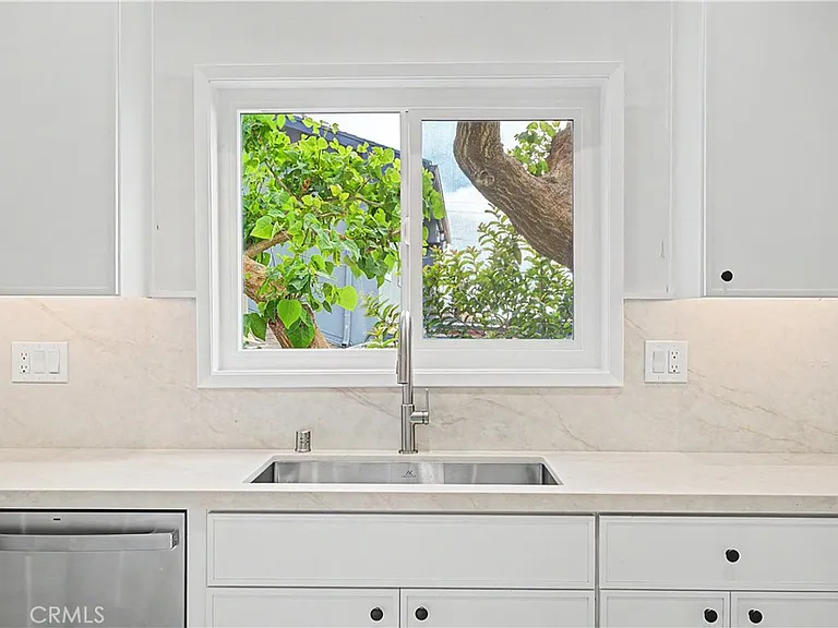 6917 Clovercliff Dr — Photo 10