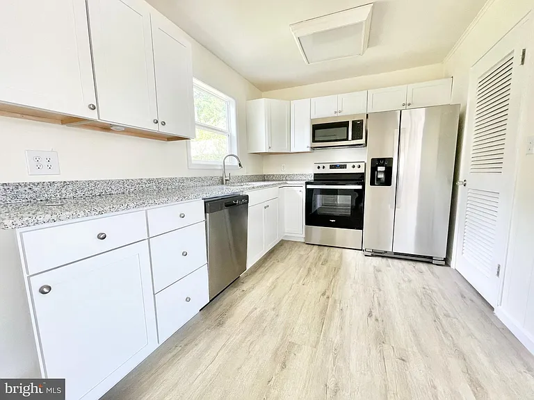 1416 S Governors Ave — Photo 9