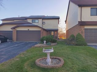 2565 Lake Shore Dr, Lynwood, IL