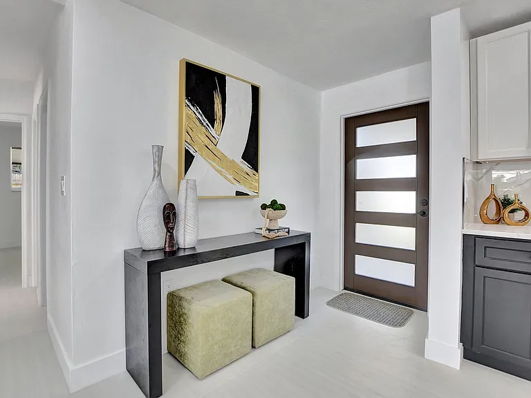 832 SW 10th Ave — Photo 5