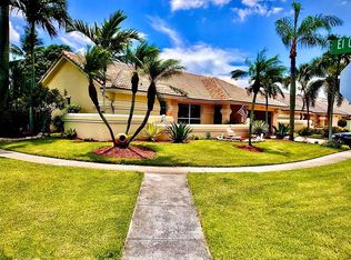 9855 Sun Pointe Dr, Boynton Beach, FL 33437