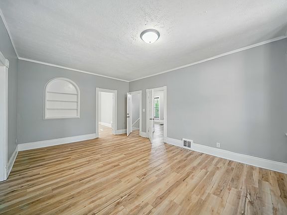 4th image of 1900 Euclid Ave #2