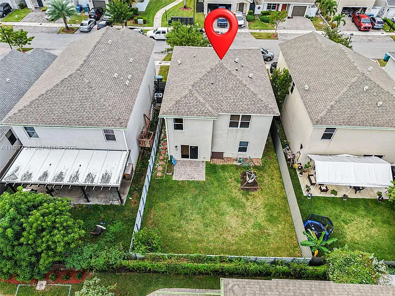 525 NE 6th Pl — Photo 35