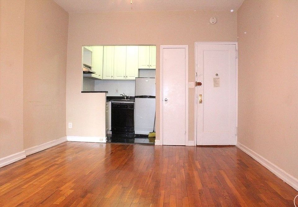 2nd image of 313 E 73rd St APT 4D