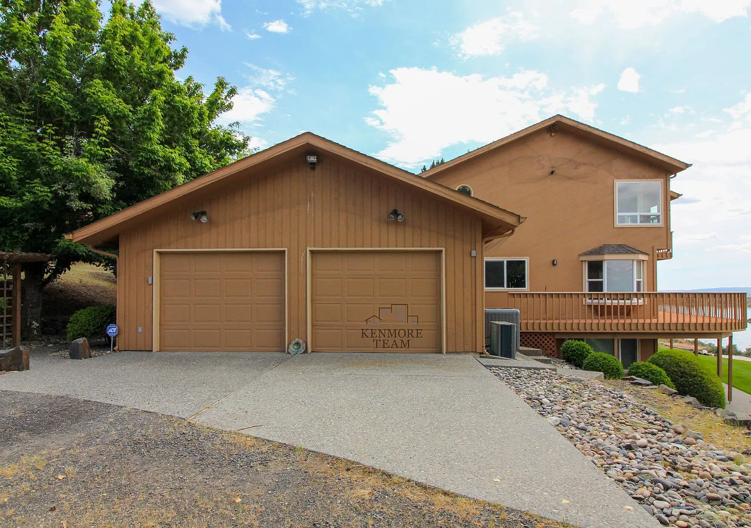 Furnished: 3 Bedroom, 3 Bath Home In North Pasco — Photo 2