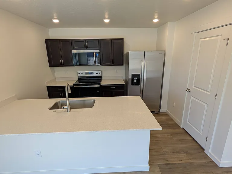 4693 W Quarterhorse Ln — Photo 4