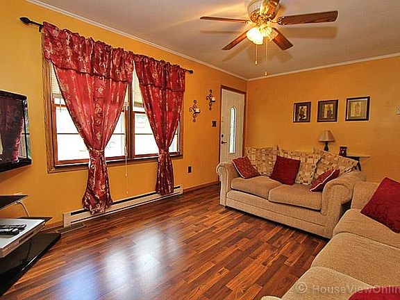 3rd image of 215 Oaklane Dr