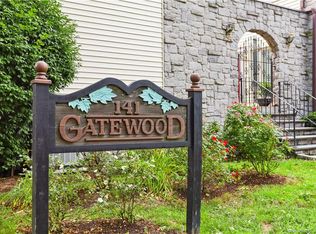 141 Grove St APT I, Stamford, CT 06901