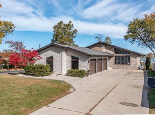 3488 W Lakeshore Dr, Crown Point, IN 46307