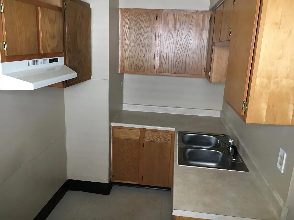 2 bed, 950 sqft, $899 — Photo 3